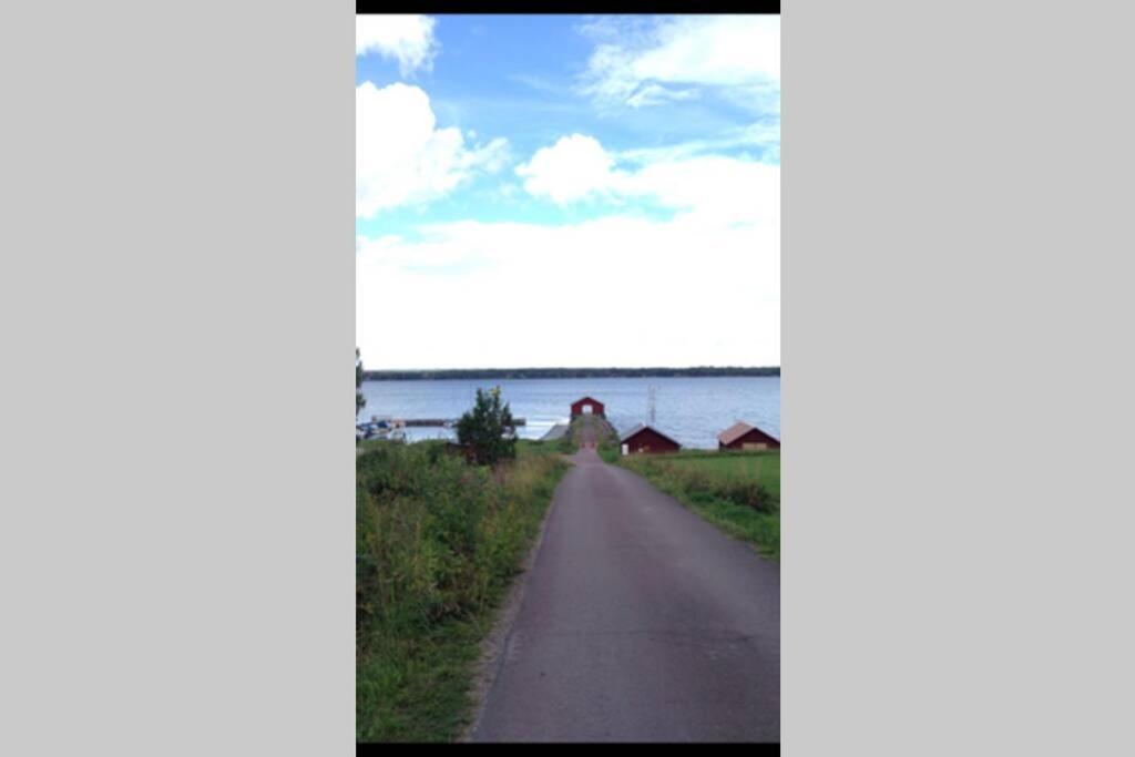 Idyllisk Nybyggd Stuga Pa Solleroen. Solleron Luaran gambar