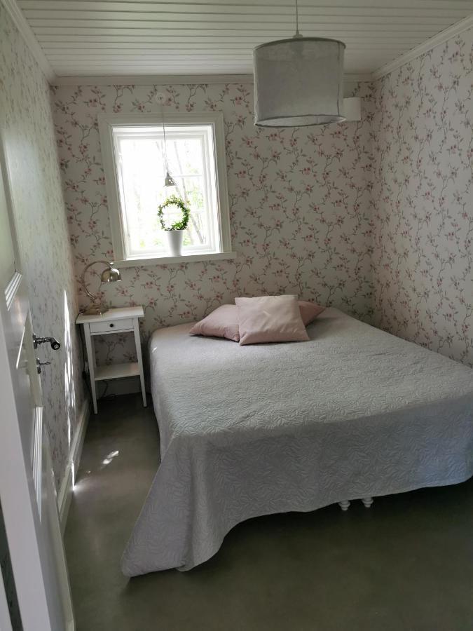 Idyllisk Nybyggd Stuga Pa Solleroen. Solleron Luaran gambar